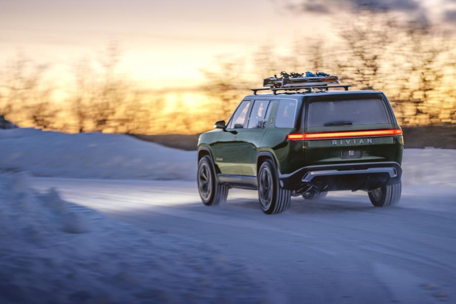  Rivian R1S 2018 года  (фото 12 из 33)